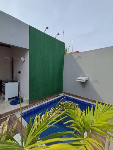 CASA COM PISCINA 2/4 