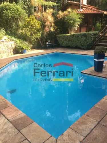 Refúgio de Alto Padrão na Serra da Cantareira | 220m², 5 Dorms (2 Suítes), Sauna, Adega e
