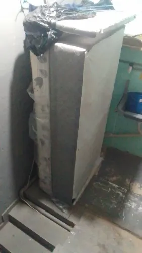 Cama Box solteiro com cama alciliar em baixo zap * 300 para vender hoje .