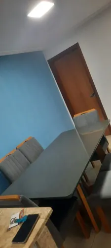 Mesa de jantar com tampo de vidro