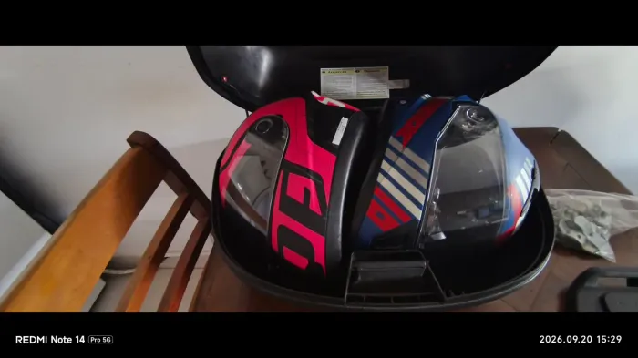 Baú Givi Monolock Simply E450n Lente Vermelha 45 Litros Preto