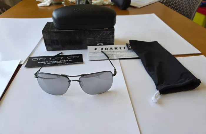 Óculos Oakley Tailhook Carbon com lentes Black Iridium Espelhadas (Referência 4087-02)