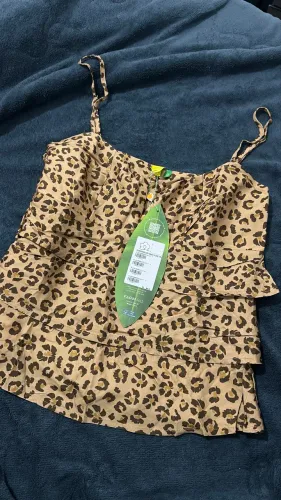 blusa FARM nunca usada