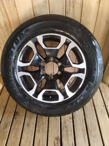 Roda Hilux Aro 18 + pneu Bridgestone 265/60r18 Toyota
