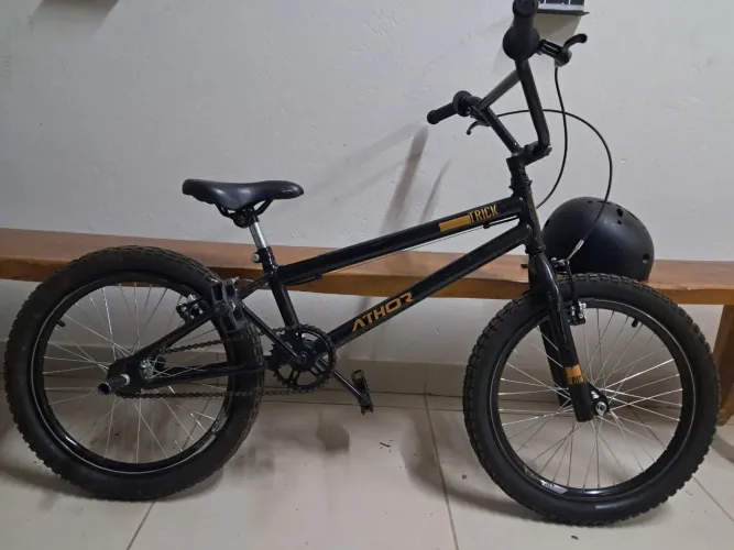 Bicicleta Athor trick aro 20 e capacete absolute