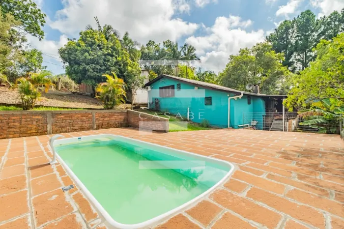 Chácara com 272m², piscina, 4 dormitórios e fácil acesso à RS-020
