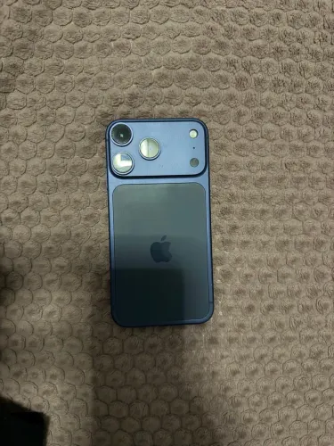 iPhone XR com carcaça de 17 pro