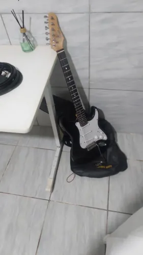 GUITARRA e PEDALEIRA (BOSS GT-1)