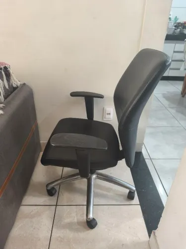 Cadeira de escritório.