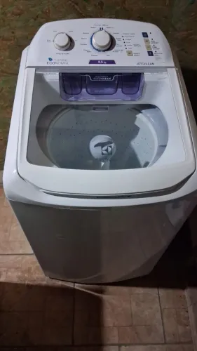 Vendo de barbada máquina de lavar roupa usada em bom estado!!!