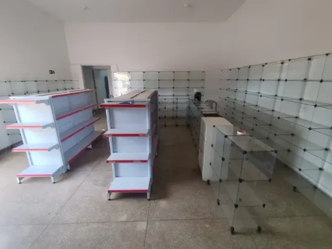Balcões de vidros, prateleiras para comércio e farmácia em geral