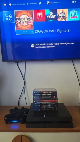PS4 + 9 Jogos físicos originais + 2 Controles + Cabos
