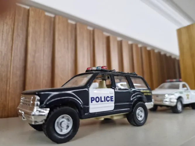 Miniaturas de polícia Maisto escala 1:46