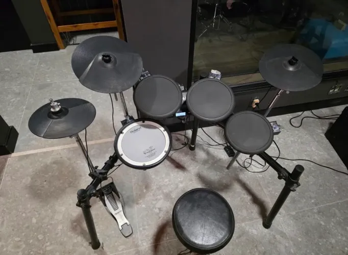 Bateria eletrônica Roland