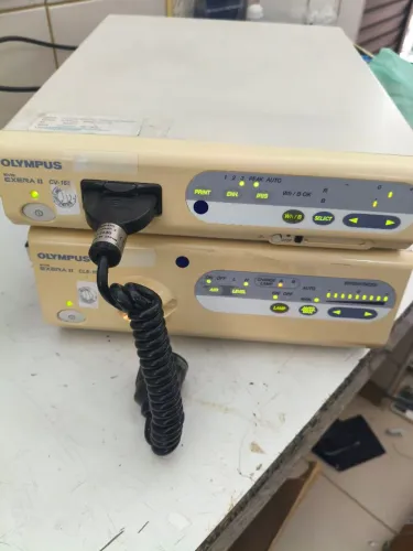 Vendo Aparelho de vídeo e fonte de luz Olympus 