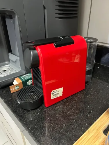 Cafeteira Nespresso Essenza Mini C30 Vermelha + CÁPSULAS DE BRINDE