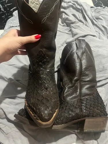 Bota artesanal couro de sucuri