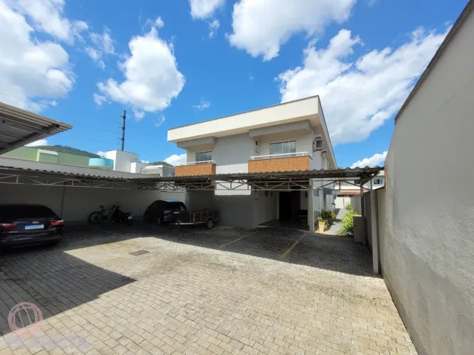 Apartamento para locação na Barra do Rio Cerro