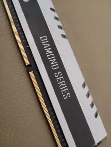 MEMORIA RAM RGB 8gb DDR4 3000Mhz ---> VENDO OU TROCO
