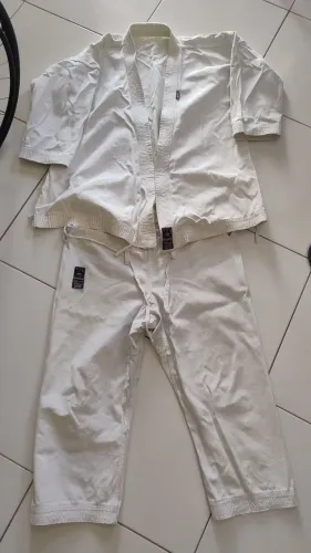 Vendo kimono SHIROI tamanho M 