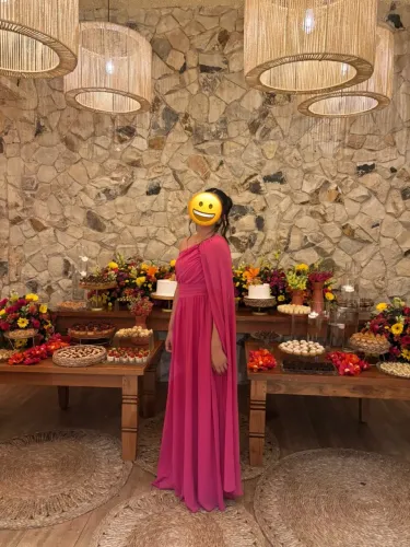 VESTIDO,usado uma vez em estado de novo,40/42 mas dá para ajustar em um número menor.