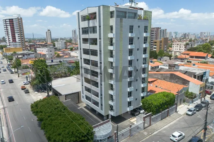 Apartamento amplo com 4 quartos e 3 banheiros no Joaquim Távora