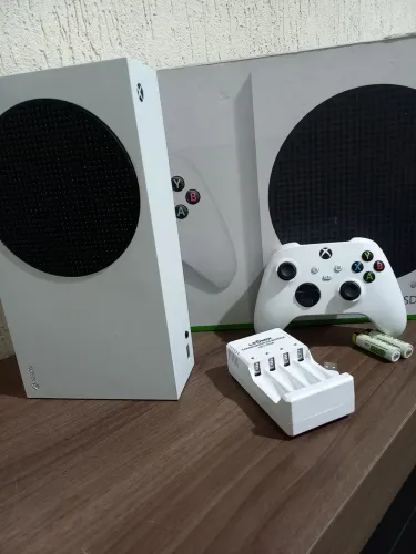 VENDO OU TROCO Xbox Series S 512GB (40 Jogos) COMPLETO
