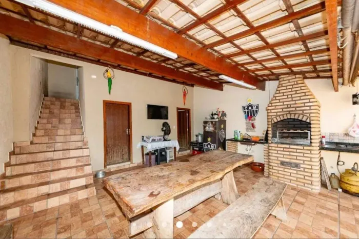 Casa à venda com 03 quartos, suíte e excelente espaço gourmet