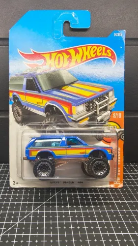 Hot Wheels Chevy Blazer 4x4 2017 - HW Hot Trucks - Lacrado