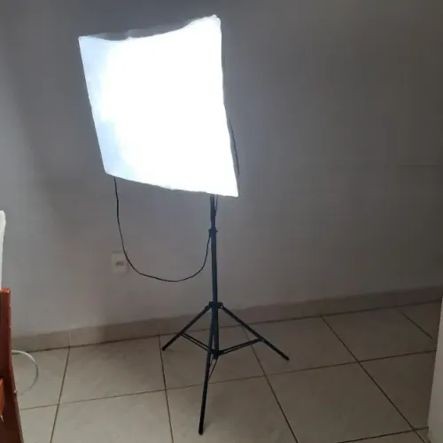 Kit Softbox Iluminação Completo + Lâmpada Potente + Tripé (Portátil e Desmontável)