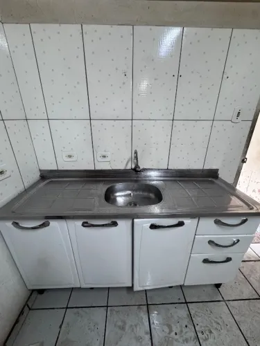 Balcão de cozinha com pia de inox
