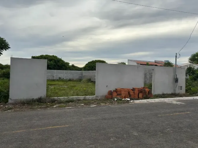LOTE EM ARUANÃ-GO / 468m2 - MURADO