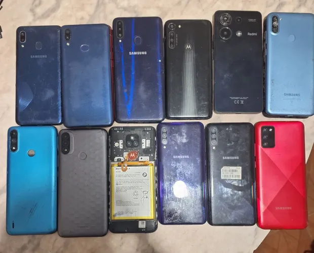 LOTE DE CELULARES QUEBRADOS - LEIA A DESCRIÇÃO PRA NÃO FALAR SOZINHO 