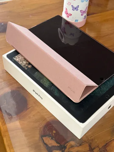 * * * iPad Pro 12.9 polegadas * * *