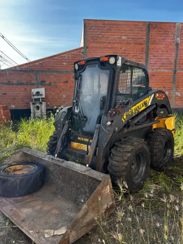 Carregadeira new holland L220 bobcat