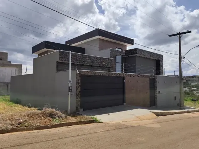 Linda casa no Jamil Miguel 2ª Etapa