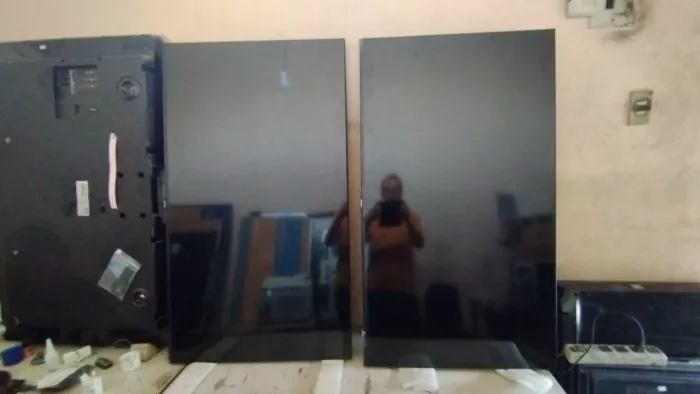 Vendo   2 TV led UN50TU8000G . Somente para técnico de eletrônica