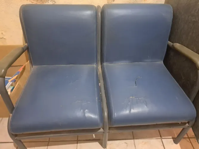 Vendo duas Poltronas por 80$ as duas