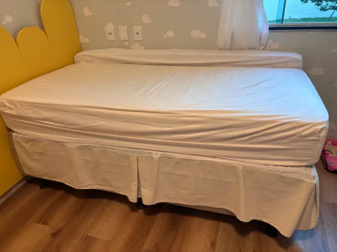 Vendo Cama Box solteiro com cama auxiliar ,