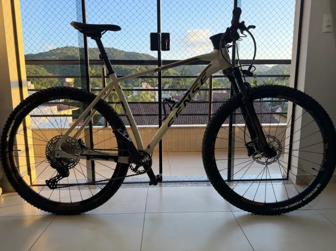 Bicicleta Sense Impact Comp Aro 29 Deore 12v 2023 Creme e Marrom