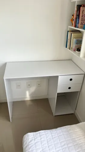 Escrivaninha branca