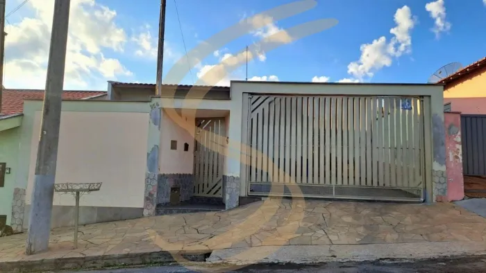 Casa à Venda em Vila Brasil, São José do Rio Pardo - SP