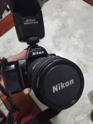 Câmera fotográfica Nikon japonesa