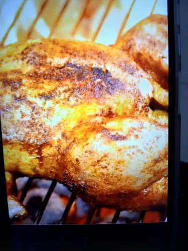 Assador de frango na brasa e maquina