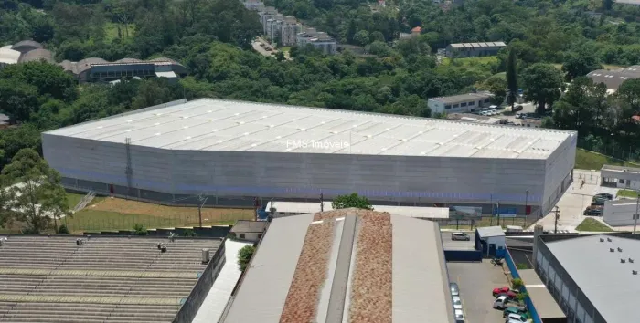 Galpão para Locação em Itaquera - 4 Banheiros, 6 Vagas, 1.522,28m² de Área!