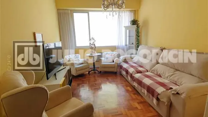 FLAMENGO APARTAMENTO AMPLO NA RUA OSWALDO CRUZ COM 3 QUARTOS E VAGA DE GARAGEM