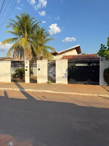 Vendo casa grande na 606 Sul codigo: 158813