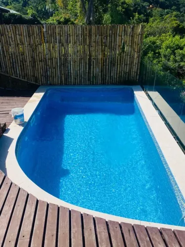 Piscina construída vinil