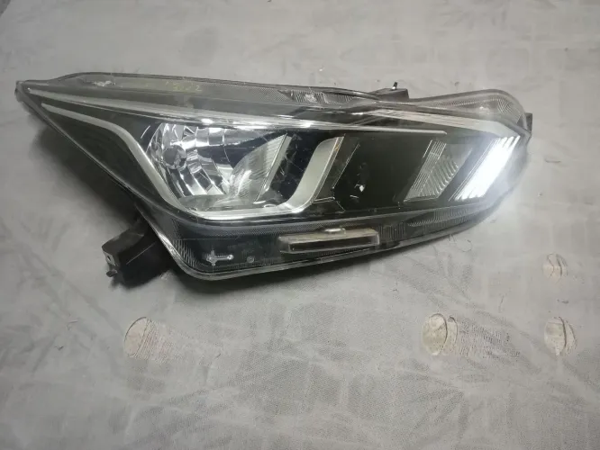 Farol Nissan versa 2021a 2024 lado direito