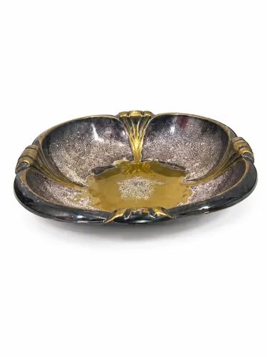 Centro de Mesa Decorativo Vintage com Detalhes Dourados